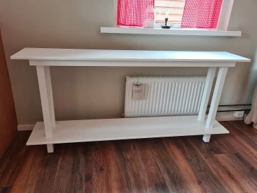 Witte sidetable met legplank onder